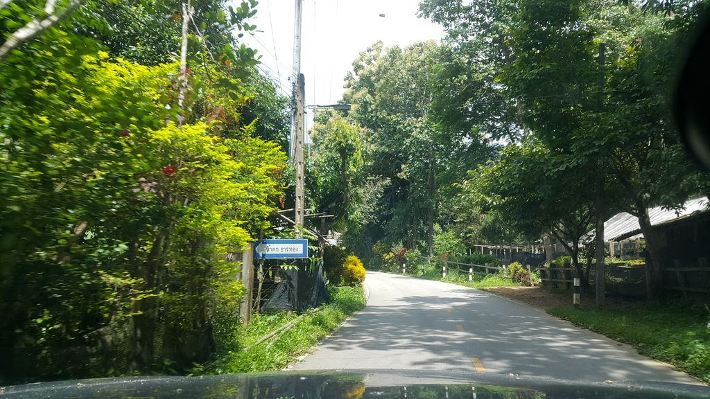 ภาพถนนตรงที่ Chaisin Homestay ( ไชยศิลป์โฮมสเตย์ ) ตั้งอยู่ ถ่ายโดย jrcarlsen พ.ศ. 2561 (2018) · A street-level view of where Chaisin Homestay ( ไชยศิลป์โฮมสเตย์ ) stands, by jrcarlsen in 2561 (2018)