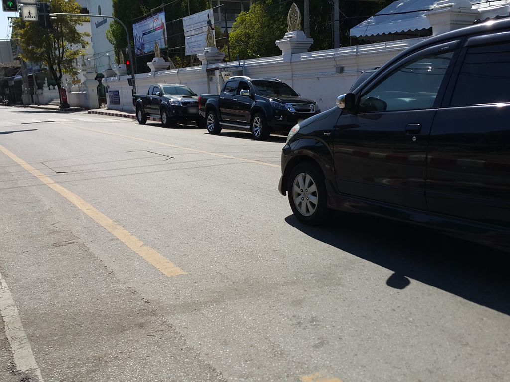 ภาพถนนตรงที่ Chala Number 6 Hotel ตั้งอยู่ ถ่ายโดย jrcarlsen พ.ศ. 2558 (2015) · A street-level view of where Chala Number 6 Hotel stands, by jrcarlsen in 2558 (2015)