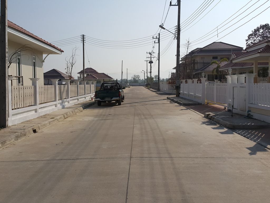 ภาพถนนตรงที่ Villa 95 ตั้งอยู่ ถ่ายโดย jrcarlsen พ.ศ. 2557 (2014) · A street-level view of where Villa 95 stands, by jrcarlsen in 2557 (2014)