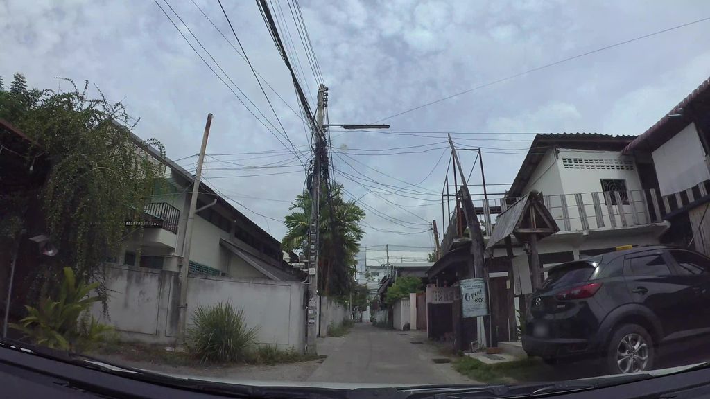 ภาพถนนตรงที่ Chiang Doi Coffee ตั้งอยู่ ถ่ายโดย kaart_3 พ.ศ. 2562 (2019) · A street-level view of where Chiang Doi Coffee stands, by kaart_3 in 2562 (2019)