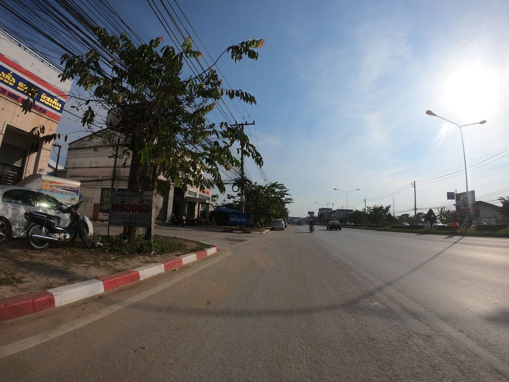 ภาพถนนตรงที่ ซุปเปอร์เครื่องชั่ง แอนด์ ซิสเต็ม จำกัด สาขาเชียงใหม่ ตั้งอยู่ ถ่ายโดย chanuwath_grab พ.ศ. 2562 (2019) · A street-level view of where ซุปเปอร์เครื่องชั่ง แอนด์ ซิสเต็ม จำกัด สาขาเชียงใหม่ · Super Khrueangchang & Sittem Chamkat Sakha Chiang Mai stands, by chanuwath_grab in 2562 (2019)