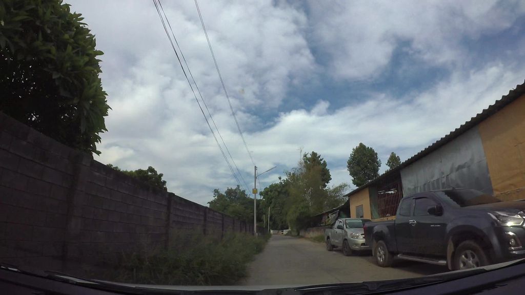 ภาพถนนตรงที่ คุ้ม คาร์ แคร์ ตั้งอยู่ ถ่ายโดย kaart_3 พ.ศ. 2562 (2019) · A street-level view of where คุ้ม คาร์ แคร์ · Khum Car Care stands, by kaart_3 in 2562 (2019)