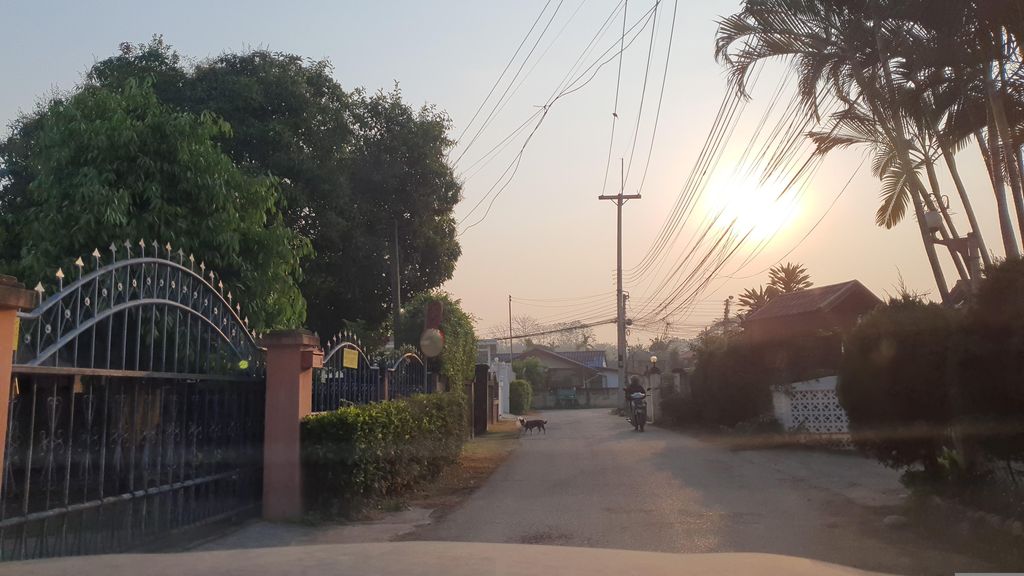 ภาพถนนตรงที่ RTP Cyber Village สภ.หนองตอง ตั้งอยู่ ถ่ายโดย jrcarlsen พ.ศ. 2566 (2023) · A street-level view of where RTP Cyber Village สภ.หนองตอง stands, by jrcarlsen in 2566 (2023)