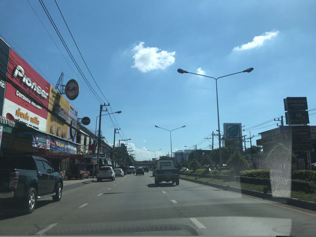 ภาพถนนตรงที่ ผาธรรม ร้านอาหารมังสวิรัติ/เจ ตั้งอยู่ ถ่ายโดย prasert พ.ศ. 2561 (2018) · A street-level view of where ผาธรรม ร้านอาหารมังสวิรัติ/เจ · Pha Tham Ran Ahan Mangsawirati/J stands, by prasert in 2561 (2018)