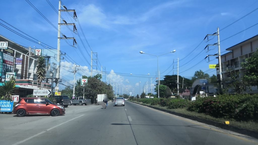 ภาพถนนตรงที่ ร้านกุญแจแม่โจ้ สันทราย รีโมทรถยนต์ เปิดบ้าน รถ ตู้เซฟ ตั้งอยู่ ถ่ายโดย charlesano พ.ศ. 2561 (2018) · A street-level view of where ร้านกุญแจแม่โจ้ สันทราย รีโมทรถยนต์ เปิดบ้าน รถ ตู้เซฟ · Ran Kunchae Mae Jo San Sai Rimosathayon Poetban Rot Tusep stands, by charlesano in 2561 (2018)