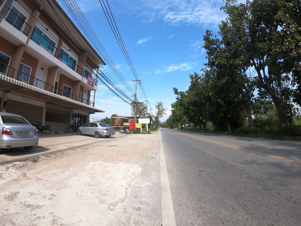 ภาพถนนตรงที่ Sirada Home ตั้งอยู่ ถ่ายโดย chanuwath_grab พ.ศ. 2562 (2019) · A street-level view of where Sirada Home stands, by chanuwath_grab in 2562 (2019)