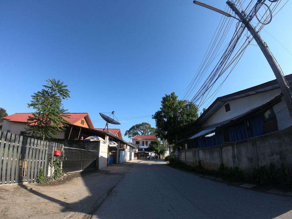 ภาพถนนตรงที่ หงมู่เชียงใหม่ Hongmu Chiangmai ตั้งอยู่ ถ่ายโดย chanuwath_grab พ.ศ. 2562 (2019) · A street-level view of where หงมู่เชียงใหม่ Hongmu Chiangmai stands, by chanuwath_grab in 2562 (2019)