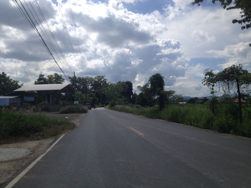 ภาพถนนตรงที่ หม่าล่าปากบึน ตั้งอยู่ ถ่ายโดย jimwatana พ.ศ. 2558 (2015) · A street-level view of where หม่าล่าปากบึน · Mala Pakbuen stands, by jimwatana in 2558 (2015)