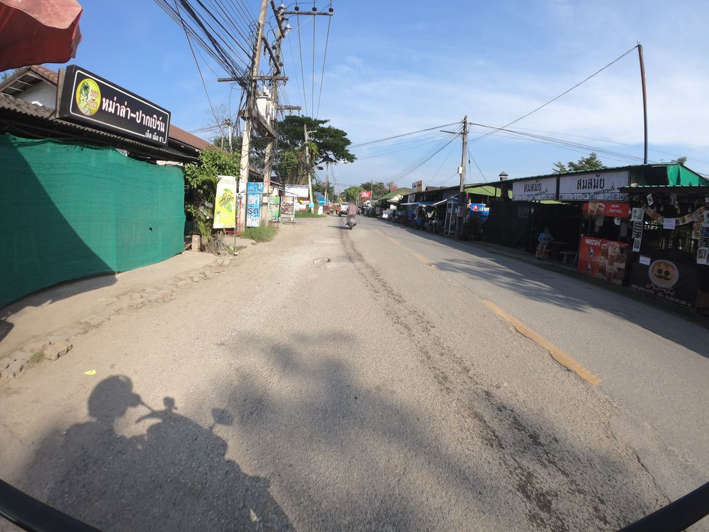 ภาพถนนตรงที่ หม่าล่าปากเบิร์น ตั้งอยู่ ถ่ายโดย chanuwath_grab พ.ศ. 2562 (2019) · A street-level view of where หม่าล่าปากเบิร์น · Mala Pak Boen stands, by chanuwath_grab in 2562 (2019)