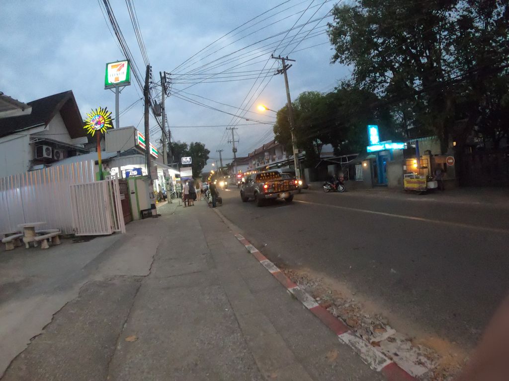 ภาพถนนตรงที่ K-Perfect Nails & Spa - Singharat ตั้งอยู่ ถ่ายโดย chatnuwa พ.ศ. 2559 (2016) · A street-level view of where K-Perfect Nails & Spa - Singharat stands, by chatnuwa in 2559 (2016)