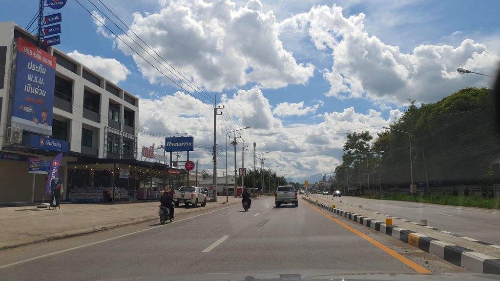 ภาพถนนตรงที่ ร้าน ไข่ไก่ดรุณฟาร์ม ตั้งอยู่ ถ่ายโดย jrcarlsen พ.ศ. 2564 (2021) · A street-level view of where ร้าน ไข่ไก่ดรุณฟาร์ม · Ran Khaikai Drunfam stands, by jrcarlsen in 2564 (2021)