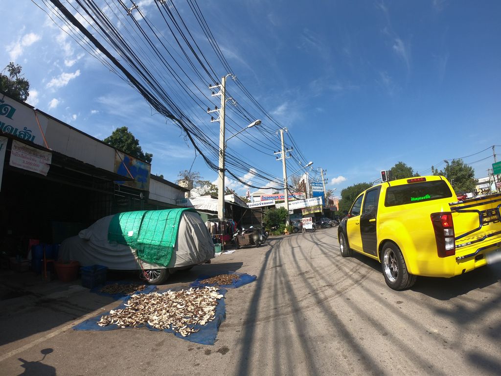 ภาพถนนตรงที่ ร้านชนะชัยแอร์ ตั้งอยู่ ถ่ายโดย chanuwath_grab พ.ศ. 2562 (2019) · A street-level view of where ร้านชนะชัยแอร์ · Ran Chanachai Air stands, by chanuwath_grab in 2562 (2019)