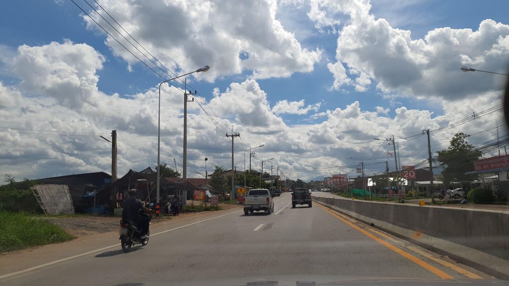 ภาพถนนตรงที่ ร้าน เหล้าหวาน ตั้งอยู่ ถ่ายโดย jrcarlsen พ.ศ. 2564 (2021) · A street-level view of where ร้าน เหล้าหวาน · Ran Laowan stands, by jrcarlsen in 2564 (2021)