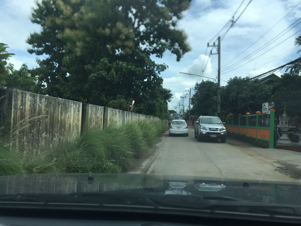 ภาพถนนตรงที่ The Hut ตั้งอยู่ ถ่ายโดย wapriz พ.ศ. 2561 (2018) · A street-level view of where The Hut stands, by wapriz in 2561 (2018)