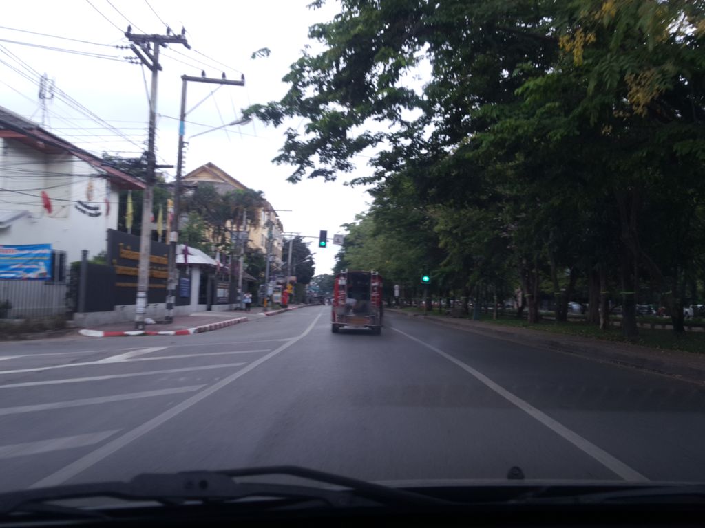ภาพถนนตรงที่ Gap's House 2 ตั้งอยู่ ถ่ายโดย wapriz พ.ศ. 2561 (2018) · A street-level view of where Gap's House 2 stands, by wapriz in 2561 (2018)