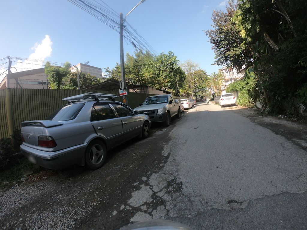 ภาพถนนตรงที่ The Vidi Condominium ตั้งอยู่ ถ่ายโดย chanuwath_grab พ.ศ. 2562 (2019) · A street-level view of where The Vidi Condominium stands, by chanuwath_grab in 2562 (2019)