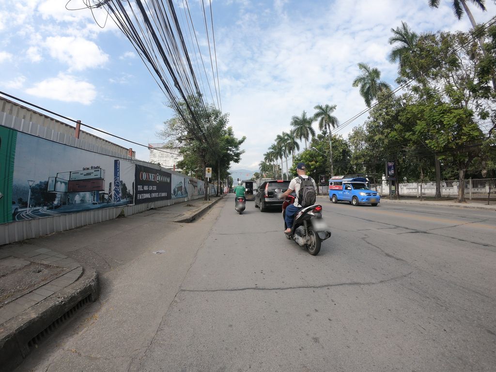 ภาพถนนตรงที่ Homebar Cafe by เบิ้ล ปทุมราช ตั้งอยู่ ถ่ายโดย chanuwath_grab พ.ศ. 2562 (2019) · A street-level view of where Homebar Cafe by เบิ้ล ปทุมราช stands, by chanuwath_grab in 2562 (2019)