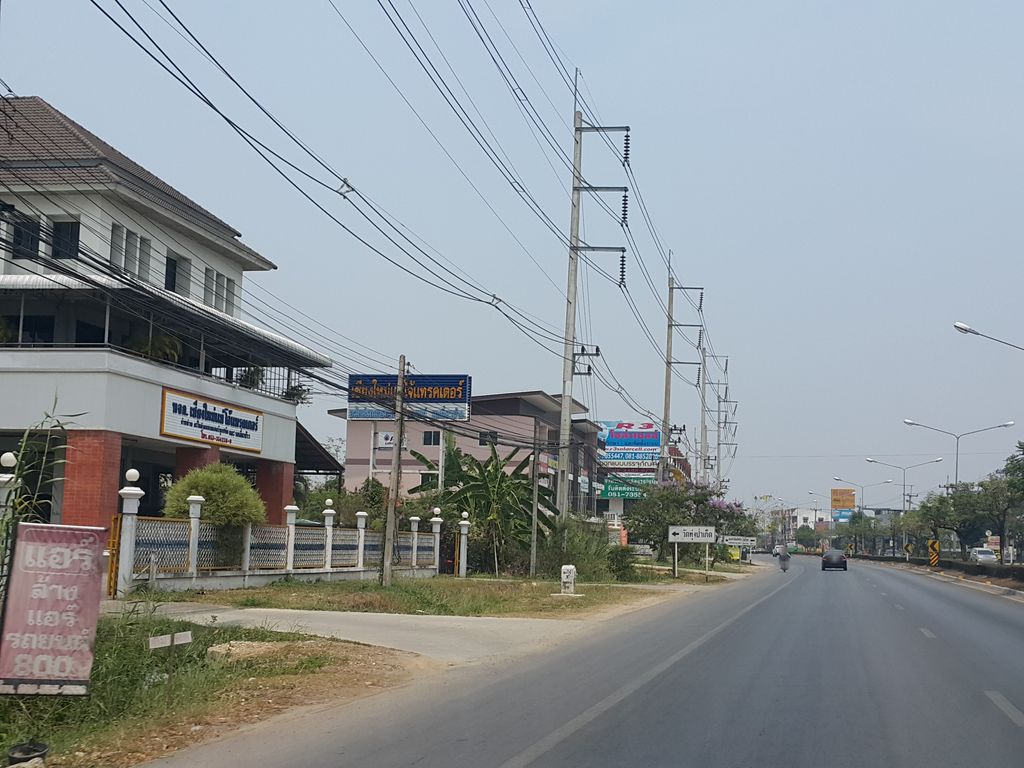 ภาพถนนตรงที่ บริษัท ริว่าโคลด์ นอร์ธเธิร์น จำกัด ตั้งอยู่ ถ่ายโดย jrcarlsen พ.ศ. 2559 (2016) · A street-level view of where บริษัท ริว่าโคลด์ นอร์ธเธิร์น จำกัด · Riokhlo Notthoen Chamkat Company stands, by jrcarlsen in 2559 (2016)