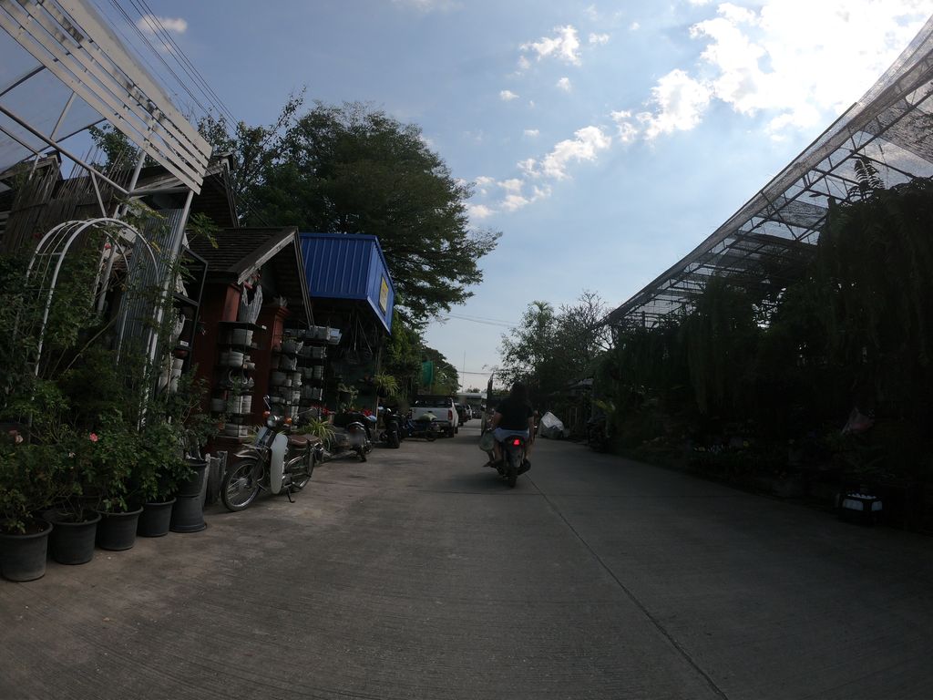 ภาพถนนตรงที่ บ้านอินทนิล ตั้งอยู่ ถ่ายโดย chanuwath_grab พ.ศ. 2562 (2019) · A street-level view of where บ้านอินทนิล · Ban Inthanin stands, by chanuwath_grab in 2562 (2019)