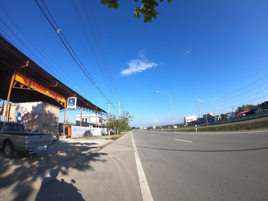 ภาพถนนตรงที่ บริษัท สรพันธ์ เซอร์วิส จำกัด ตั้งอยู่ ถ่ายโดย chanuwath_grab พ.ศ. 2562 (2019) · A street-level view of where บริษัท สรพันธ์ เซอร์วิส จำกัด · Saphan Service Chamkat Company stands, by chanuwath_grab in 2562 (2019)