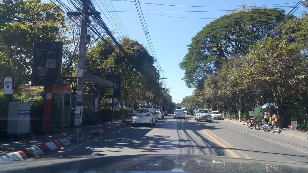 ภาพถนนตรงที่ FURI Matcha ตั้งอยู่ ถ่ายโดย jrcarlsen พ.ศ. 2561 (2018) · A street-level view of where FURI Matcha stands, by jrcarlsen in 2561 (2018)