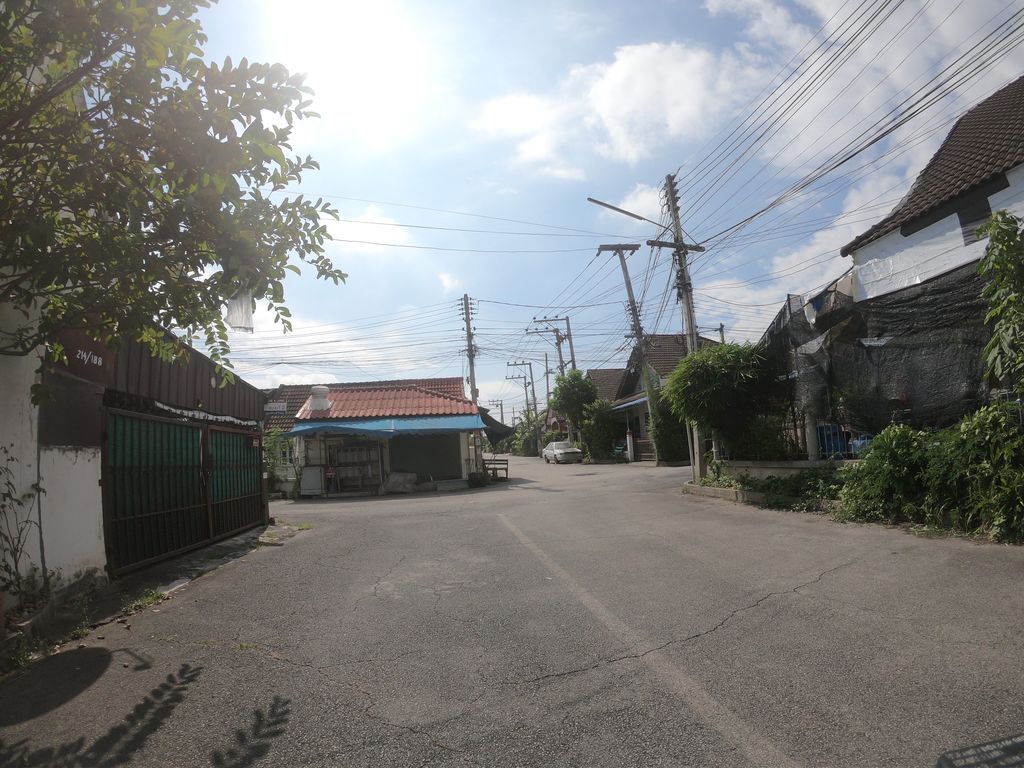 ภาพถนนตรงที่ 17G. Specialty Coffee • スペシャルコーヒー ตั้งอยู่ ถ่ายโดย chanuwath_grab พ.ศ. 2562 (2019) · A street-level view of where 17G. Specialty Coffee • スペシャルコーヒー stands, by chanuwath_grab in 2562 (2019)