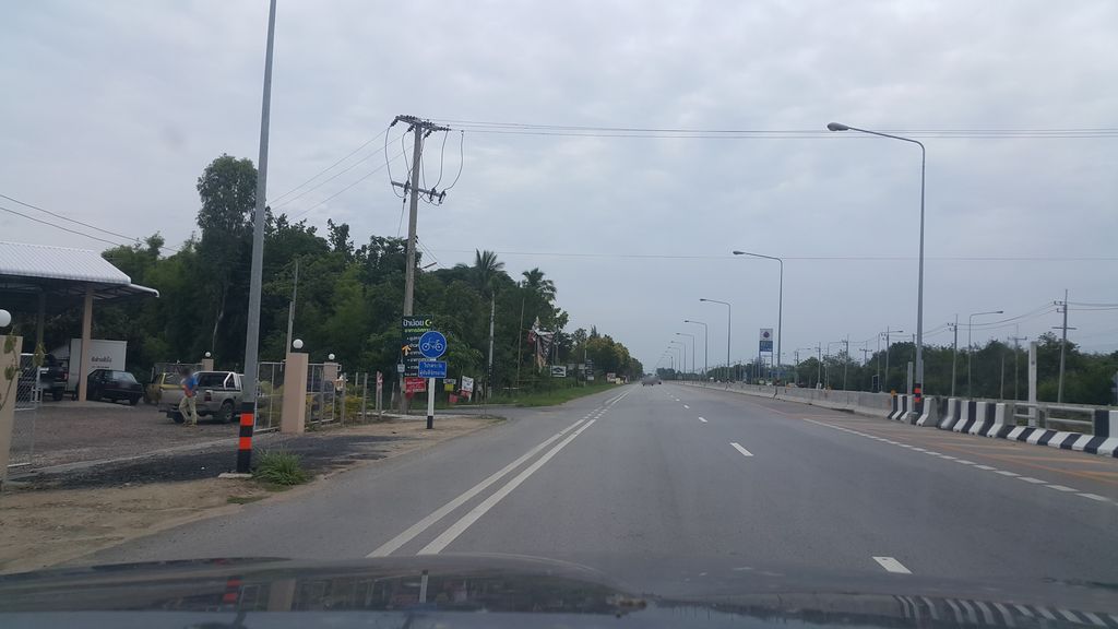 ภาพถนนตรงที่ อู่ประสงค์เซอร์วิส ตั้งอยู่ ถ่ายโดย jrcarlsen พ.ศ. 2562 (2019) · A street-level view of where อู่ประสงค์เซอร์วิส · U Prasong Service stands, by jrcarlsen in 2562 (2019)