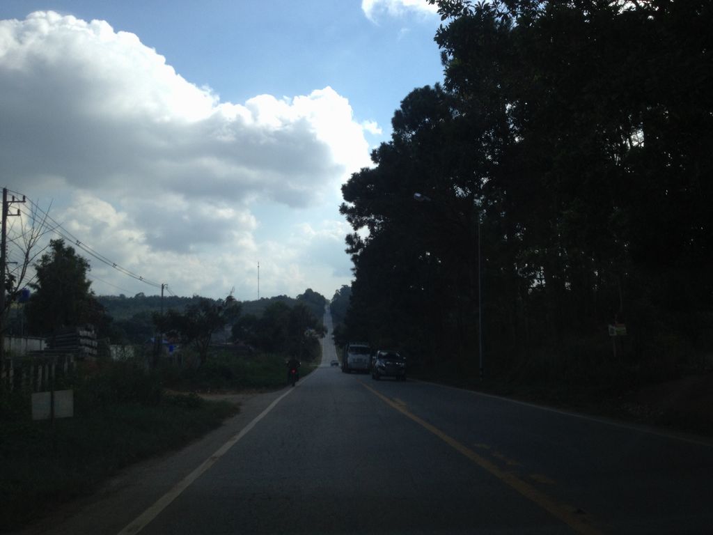 ภาพถนนตรงที่ บ่อหลวงมิตรเกษตร ตั้งอยู่ ถ่ายโดย jimwatana พ.ศ. 2558 (2015) · A street-level view of where บ่อหลวงมิตรเกษตร · Bo Luang Mitraketta stands, by jimwatana in 2558 (2015)