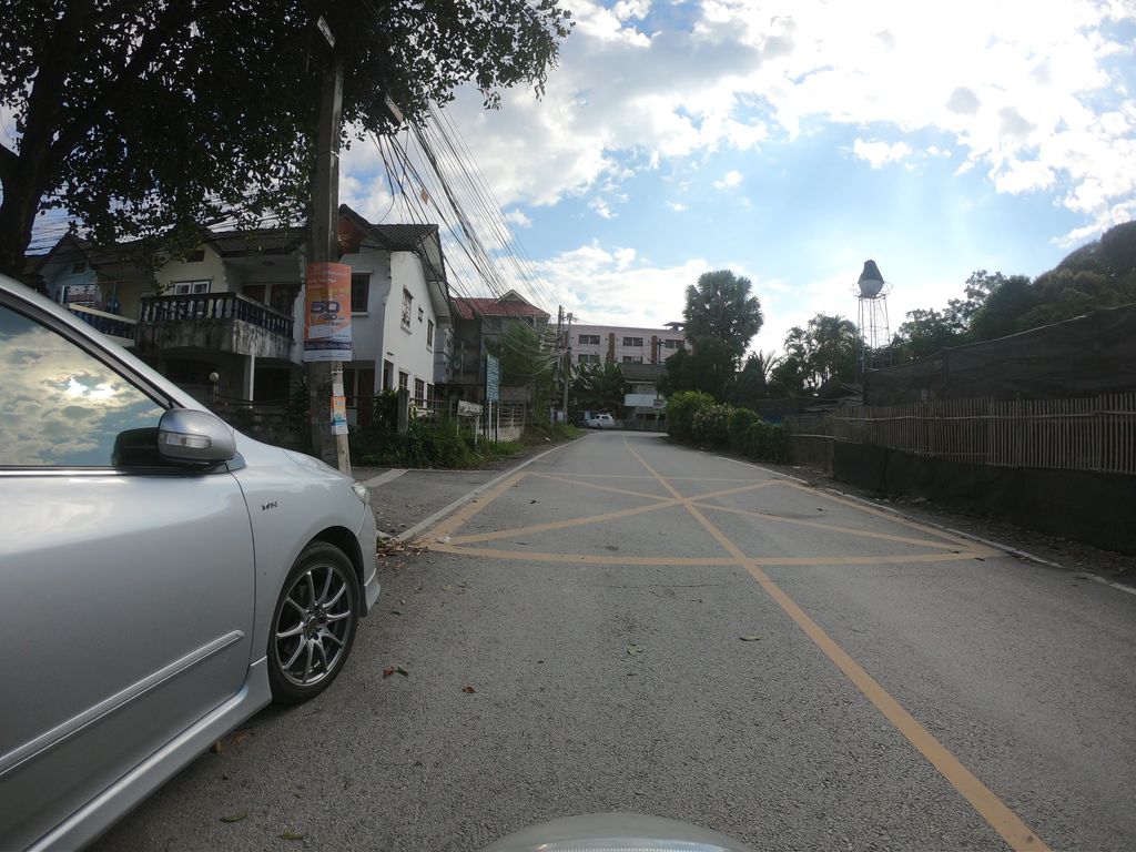ภาพถนนตรงที่ Joint S ตั้งอยู่ ถ่ายโดย chanuwath_grab พ.ศ. 2562 (2019) · A street-level view of where Joint S stands, by chanuwath_grab in 2562 (2019)