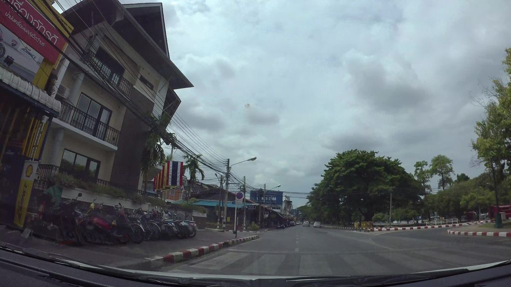 ภาพถนนตรงที่ KD Motor Chiang Mai จำหน่ายหมวกกันน็อค เชียงใหม่ ตั้งอยู่ ถ่ายโดย kaart_3 พ.ศ. 2562 (2019) · A street-level view of where KD Motor Chiang Mai จำหน่ายหมวกกันน็อค เชียงใหม่ stands, by kaart_3 in 2562 (2019)