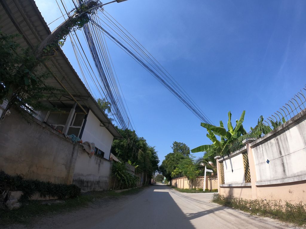 ภาพถนนตรงที่ เชียงใหม่จันทรา Chiangmai Chantra - CCT. ตั้งอยู่ ถ่ายโดย chanuwath_grab พ.ศ. 2562 (2019) · A street-level view of where เชียงใหม่จันทรา Chiangmai Chantra - CCT. stands, by chanuwath_grab in 2562 (2019)