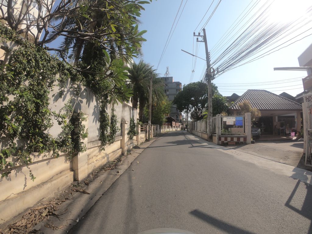 ภาพถนนตรงที่ จุ่มแซ่บพายัพ ตั้งอยู่ ถ่ายโดย chanuwath_grab พ.ศ. 2562 (2019) · A street-level view of where จุ่มแซ่บพายัพ · Chumsaep Payap stands, by chanuwath_grab in 2562 (2019)