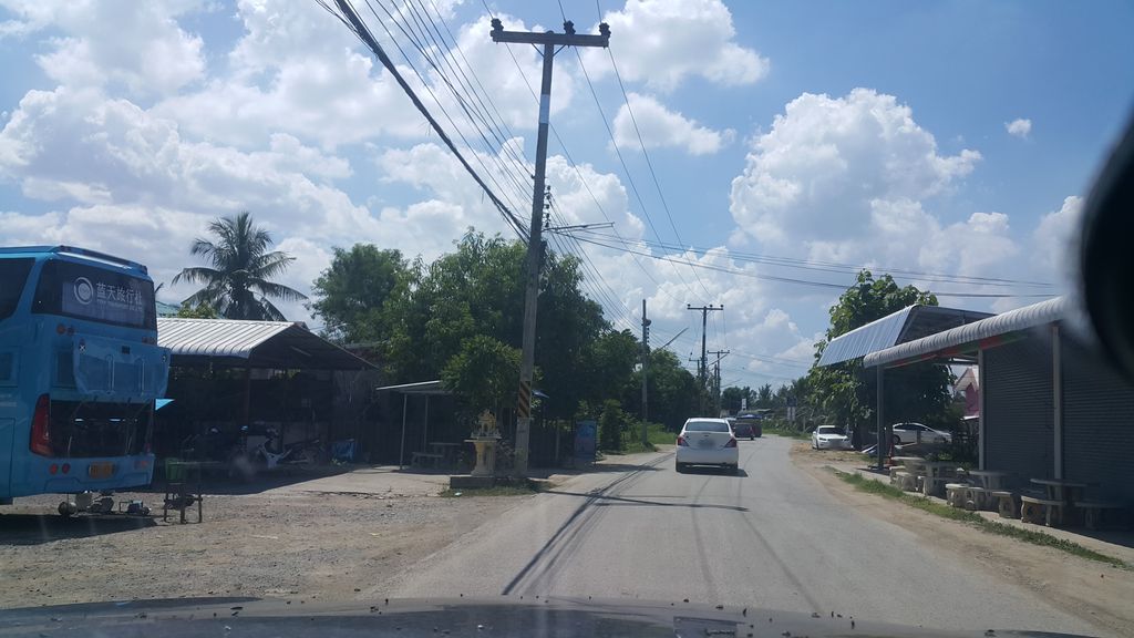 ภาพถนนตรงที่ ครัวคุณต้อม อาหารตามสั่ง ตั้งอยู่ ถ่ายโดย jrcarlsen พ.ศ. 2562 (2019) · A street-level view of where ครัวคุณต้อม อาหารตามสั่ง · Khruakhuntom Ahantamsang stands, by jrcarlsen in 2562 (2019)