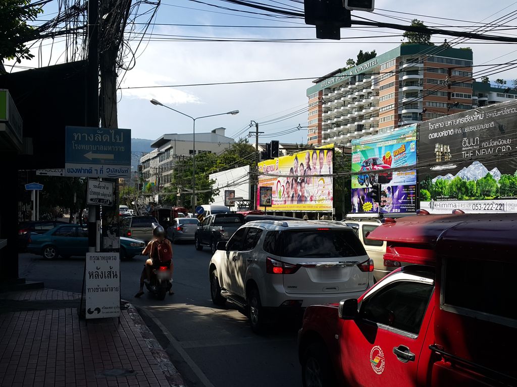 ภาพถนนตรงที่ หมูปลาร้า เทอร์โบ เชียงใหม่ ตั้งอยู่ ถ่ายโดย jrcarlsen พ.ศ. 2558 (2015) · A street-level view of where หมูปลาร้า เทอร์โบ เชียงใหม่ · Muplara Thoebo Chiang Mai stands, by jrcarlsen in 2558 (2015)