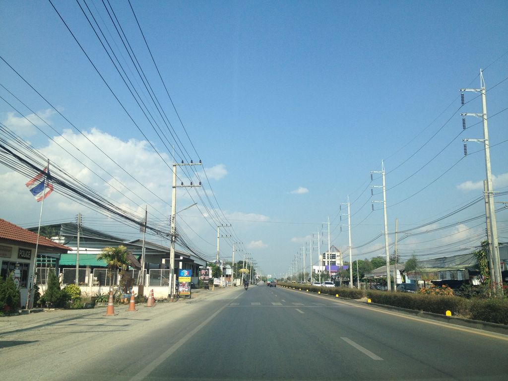ภาพถนนตรงที่ มูลนิธิเทวฤทธิ์ ทรงธรรม ตั้งอยู่ ถ่ายโดย jimwatana พ.ศ. 2558 (2015) · A street-level view of where มูลนิธิเทวฤทธิ์ ทรงธรรม · Munnithi Theoruetha Songtham stands, by jimwatana in 2558 (2015)