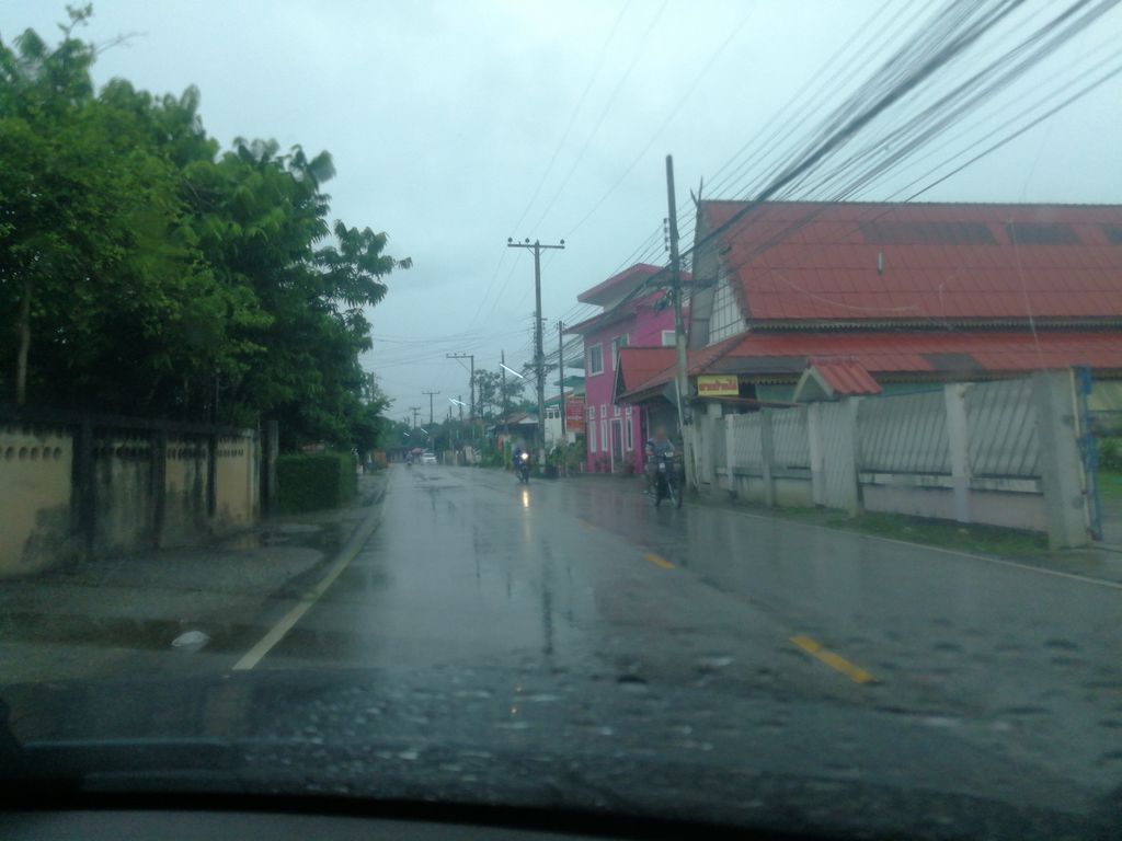 ภาพถนนตรงที่ Anna’s Kitchen at Banrai ตั้งอยู่ ถ่ายโดย chanon พ.ศ. 2561 (2018) · A street-level view of where Anna’s Kitchen at Banrai stands, by chanon in 2561 (2018)