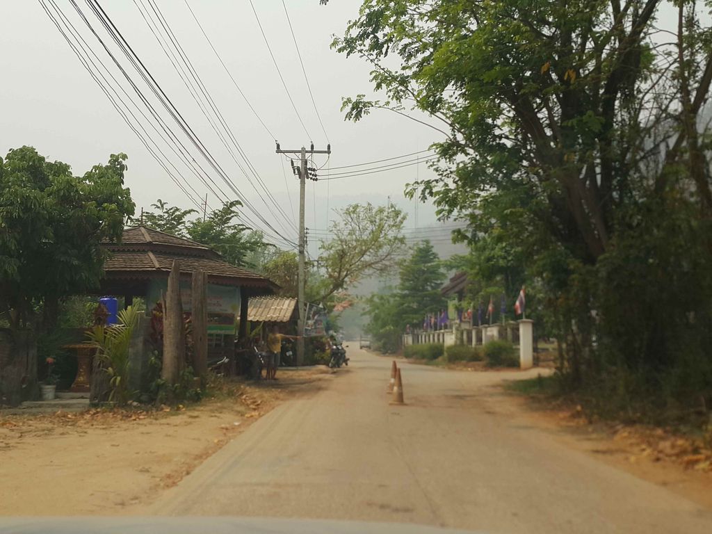 ภาพถนนตรงที่ JK Adventure ตั้งอยู่ ถ่ายโดย jrcarlsen พ.ศ. 2558 (2015) · A street-level view of where JK Adventure stands, by jrcarlsen in 2558 (2015)
