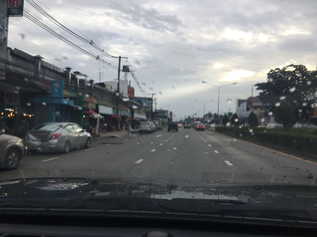 ภาพถนนตรงที่ คลีนิคหมอสมชาย ตั้งอยู่ ถ่ายโดย wapriz พ.ศ. 2561 (2018) · A street-level view of where คลีนิคหมอสมชาย · Clinic Mo Somchai stands, by wapriz in 2561 (2018)