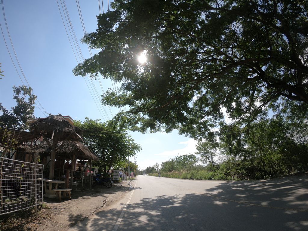 ภาพถนนตรงที่ Hopchafe'สาขาหน้าโรงเรียนนานาชาติลานนา ตั้งอยู่ ถ่ายโดย chanuwath_grab พ.ศ. 2562 (2019) · A street-level view of where Hopchafe'สาขาหน้าโรงเรียนนานาชาติลานนา stands, by chanuwath_grab in 2562 (2019)