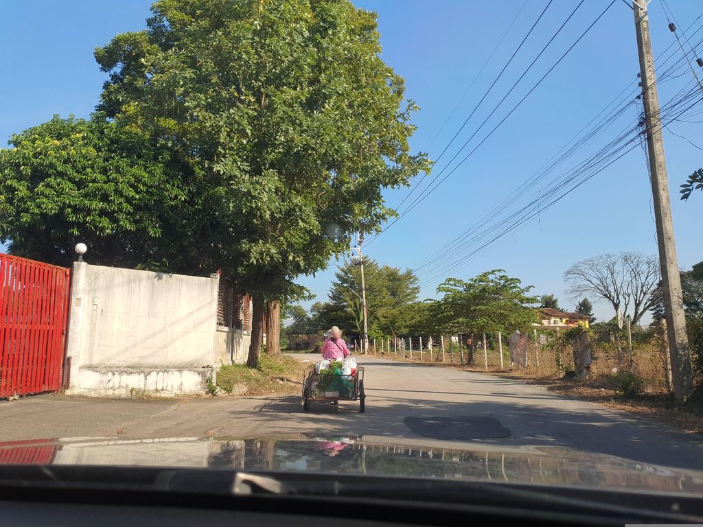 ภาพถนนตรงที่ EP Group ตั้งอยู่ ถ่ายโดย jrcarlsen พ.ศ. 2566 (2023) · A street-level view of where EP Group stands, by jrcarlsen in 2566 (2023)