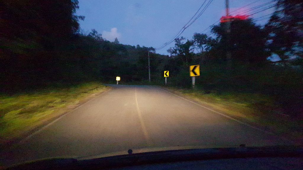 ภาพถนนตรงที่ Elephant Homestay Huay Bong ตั้งอยู่ ถ่ายโดย silamanee พ.ศ. 2561 (2018) · A street-level view of where Elephant Homestay Huay Bong stands, by silamanee in 2561 (2018)