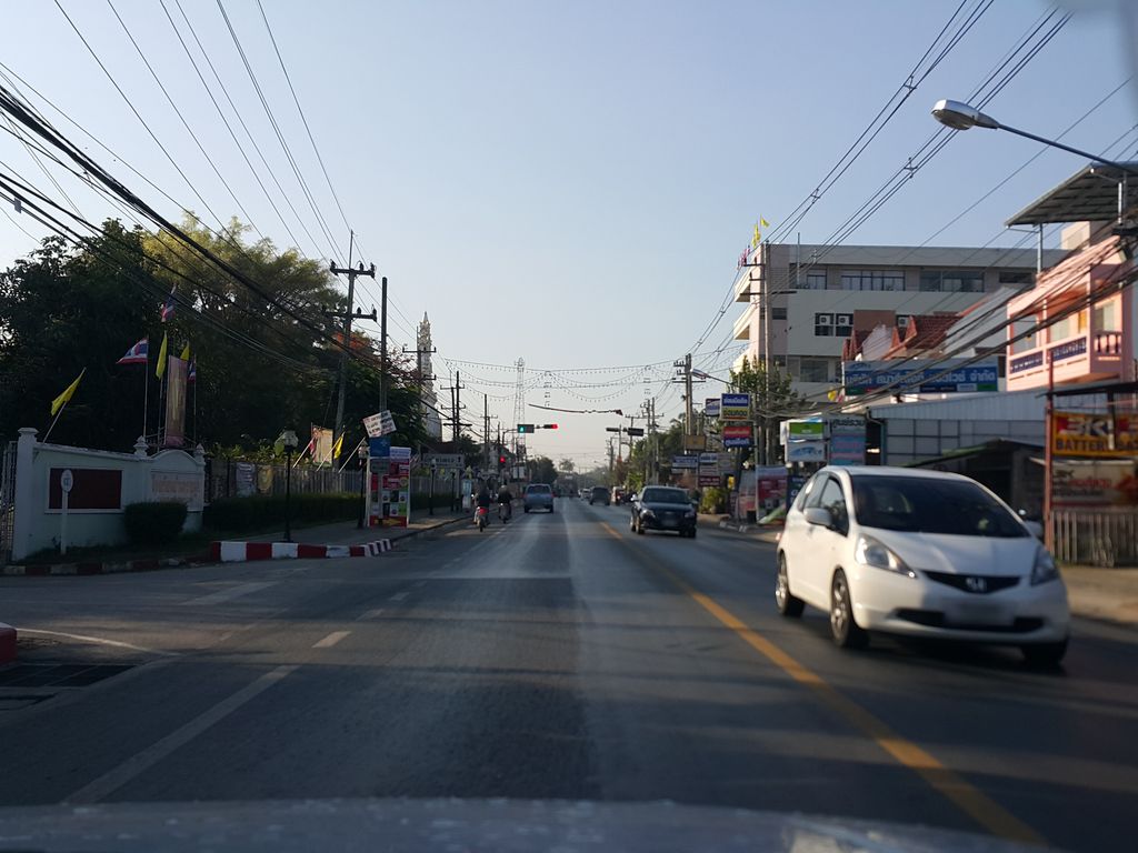 ภาพถนนตรงที่ คลินิกบ้านหมอ หางดงเชียงใหม่ ตั้งอยู่ ถ่ายโดย jrcarlsen พ.ศ. 2558 (2015) · A street-level view of where คลินิกบ้านหมอ หางดงเชียงใหม่ · Ban Mo Hang Dong Chiang Mai Clinic stands, by jrcarlsen in 2558 (2015)