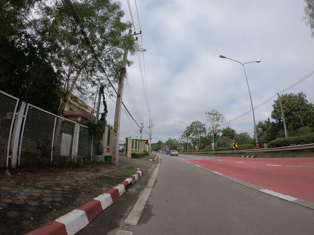 ภาพถนนตรงที่ Single Origin Store ตั้งอยู่ ถ่ายโดย chanuwath_grab พ.ศ. 2562 (2019) · A street-level view of where Single Origin Store stands, by chanuwath_grab in 2562 (2019)