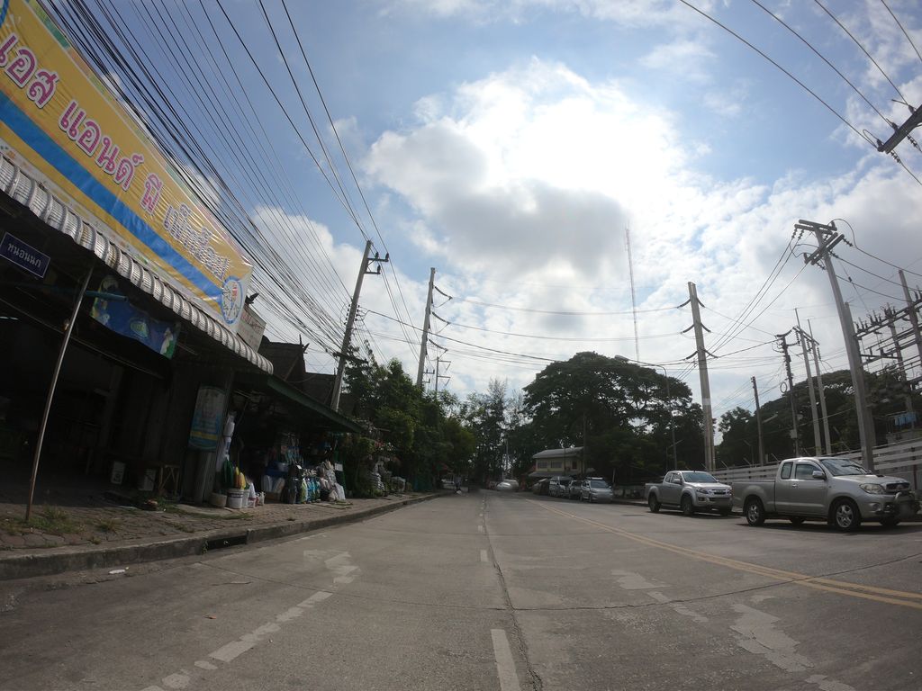 ภาพถนนตรงที่ Amazone Coffee & Exotic Cafe ตั้งอยู่ ถ่ายโดย chanuwath_grab พ.ศ. 2562 (2019) · A street-level view of where Amazone Coffee & Exotic Cafe stands, by chanuwath_grab in 2562 (2019)