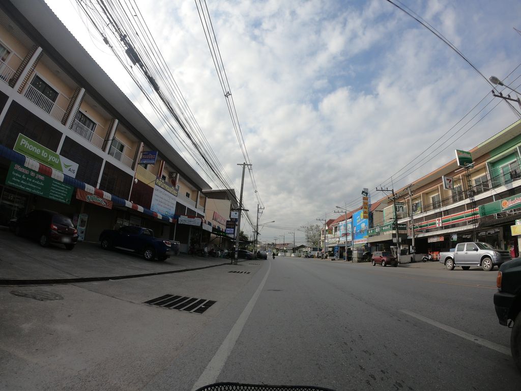 ภาพถนนตรงที่ Mayday Cafe ตั้งอยู่ ถ่ายโดย chanuwath_grab พ.ศ. 2562 (2019) · A street-level view of where Mayday Cafe stands, by chanuwath_grab in 2562 (2019)