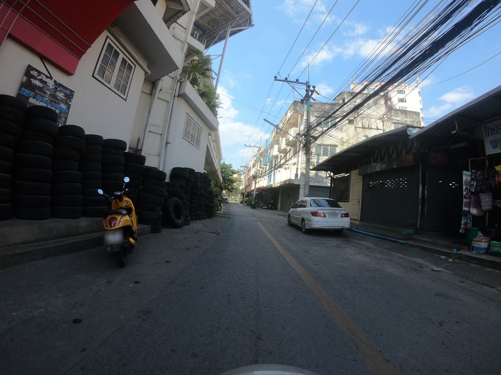 ภาพถนนตรงที่ ร้านสเต็กฮิมเซ ตั้งอยู่ ถ่ายโดย chanuwath_grab พ.ศ. 2562 (2019) · A street-level view of where ร้านสเต็กฮิมเซ · Ran Steak Himse stands, by chanuwath_grab in 2562 (2019)