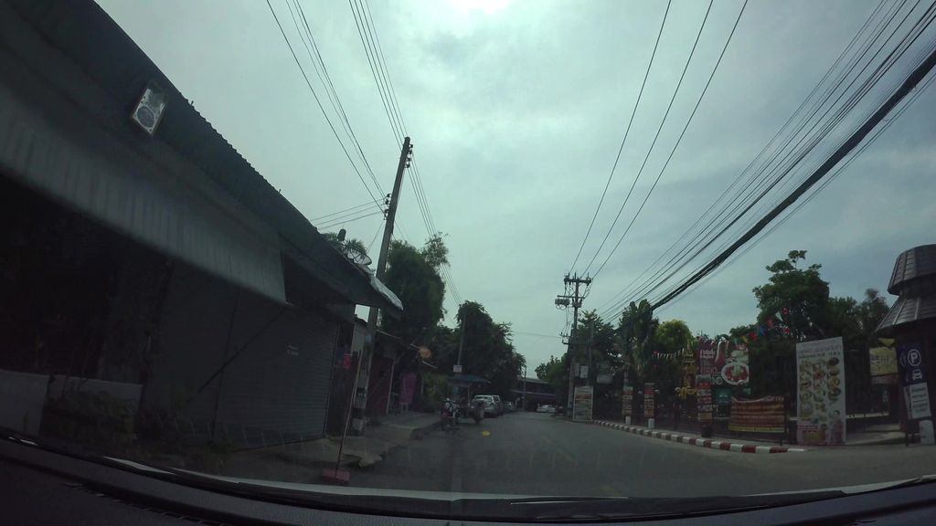 ภาพถนนตรงที่ ตลาด  ลิ้ม ทองคำ ตั้งอยู่ ถ่ายโดย kaart_3 พ.ศ. 2562 (2019) · A street-level view of where ตลาด  ลิ้ม ทองคำ · Lim Thong Kham Market stands, by kaart_3 in 2562 (2019)