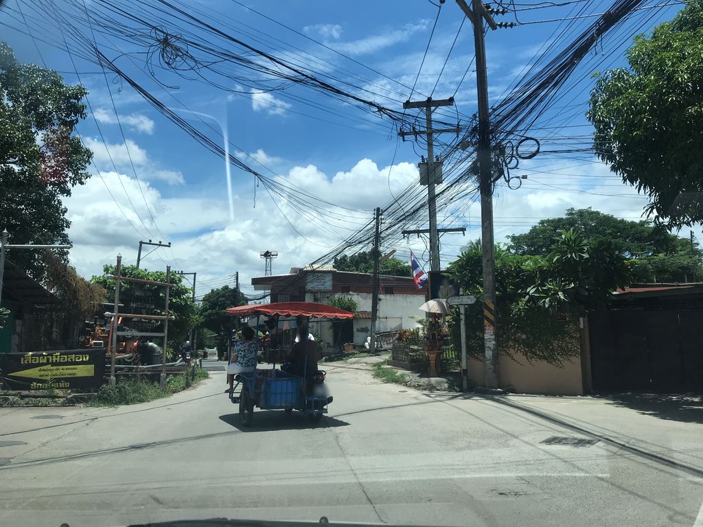 ภาพถนนตรงที่ NobleHouse2 Chiangmai ตั้งอยู่ ถ่ายโดย prasert พ.ศ. 2561 (2018) · A street-level view of where NobleHouse2 Chiangmai stands, by prasert in 2561 (2018)