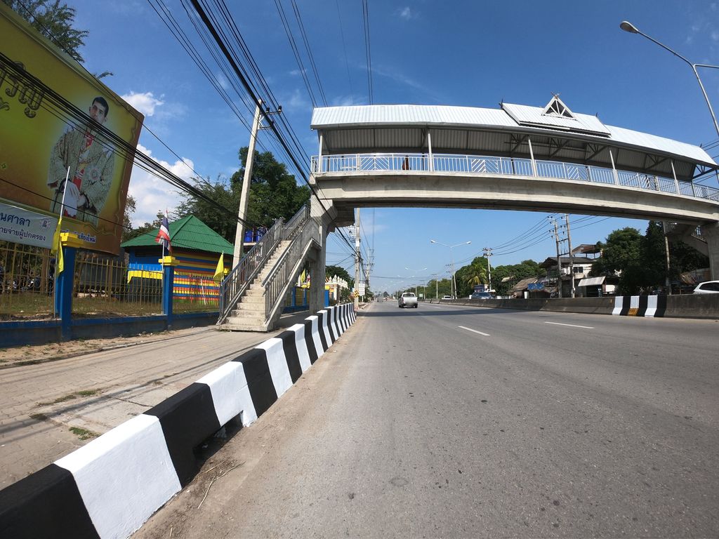 ภาพถนนตรงที่ โรงเรียนบ้านศาลา ตั้งอยู่ ถ่ายโดย chanuwath_grab พ.ศ. 2562 (2019) · A street-level view of where โรงเรียนบ้านศาลา · Ban Sala School stands, by chanuwath_grab in 2562 (2019)