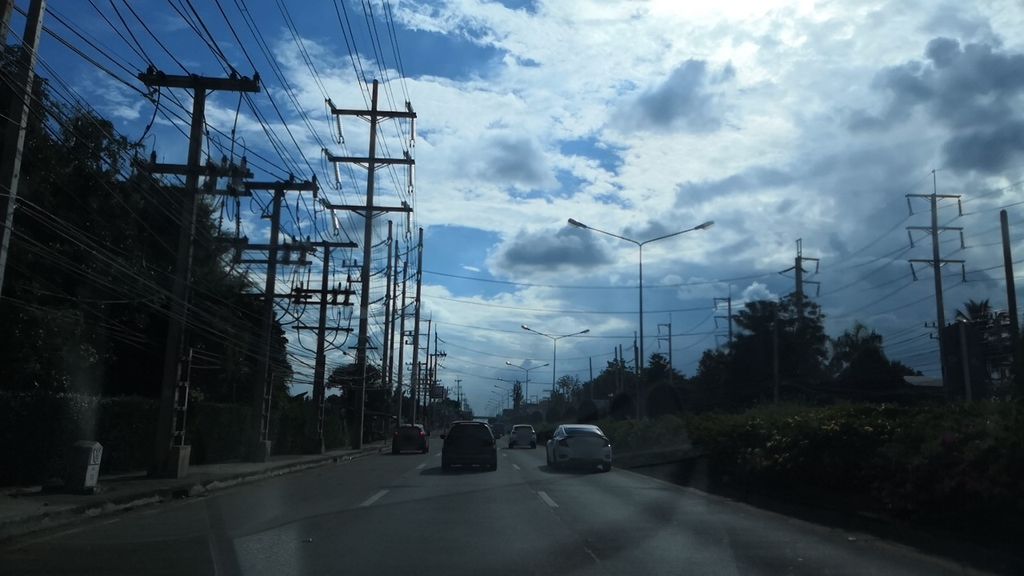 ภาพถนนตรงที่ ชากะเฌอ สาขาสี่แยกสะเมิง ตั้งอยู่ ถ่ายโดย charlesano พ.ศ. 2561 (2018) · A street-level view of where ชากะเฌอ สาขาสี่แยกสะเมิง · Chakachoe Sakha Siyaeksamoeng stands, by charlesano in 2561 (2018)